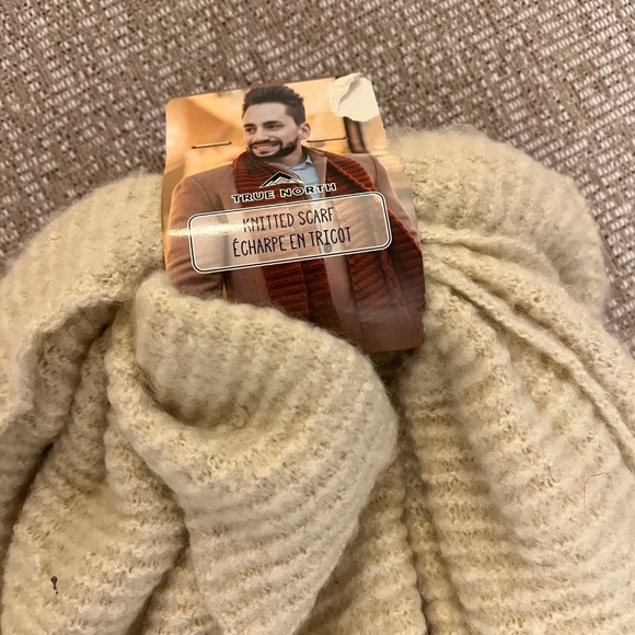 True North scarf - Picture 2 of 3